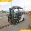 Xe nang dau 3 tan Cu Nissan 1