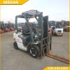 Xe nang dau 3 tan Cu Nissan 2