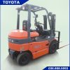 Xe nang dau 3 tan cu Toyota doi 2015 3