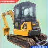 Phia sau xe May xuc Komatsu 50