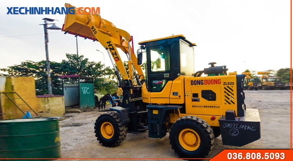 Xe xúc lật mini 920