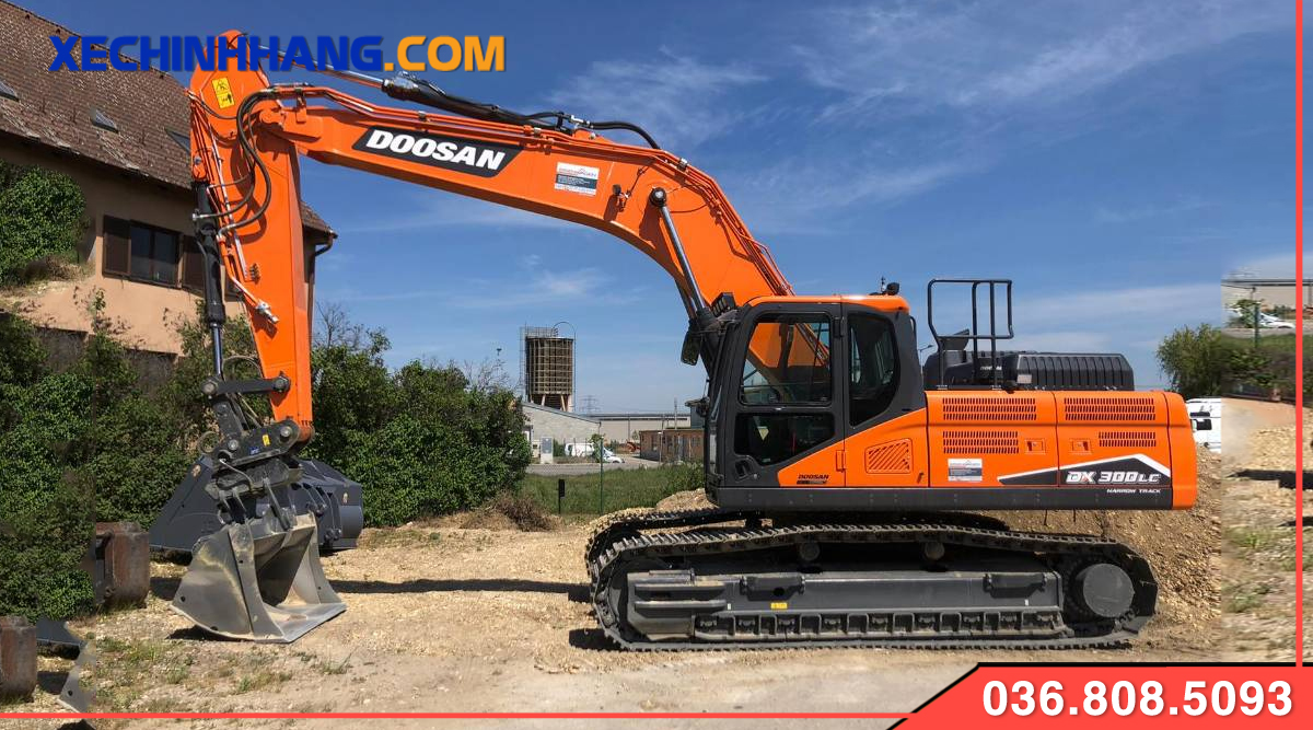 xe xuc dao Doosan 300 banh
