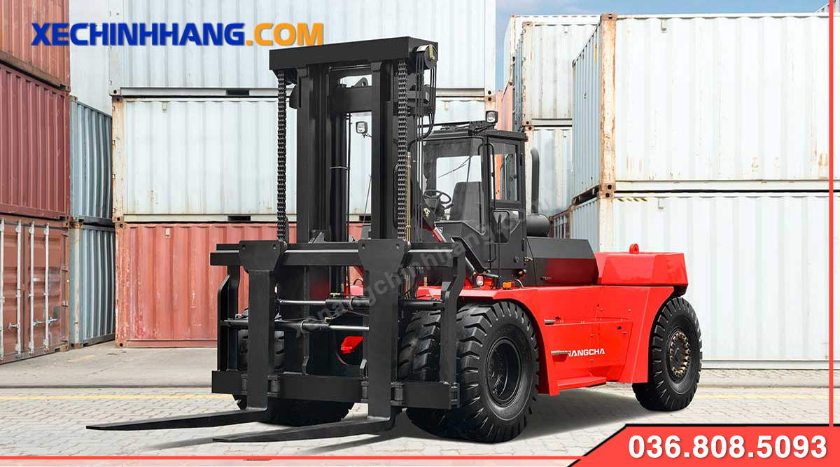 Xe nâng dầu 30 tấn tại cảng biển