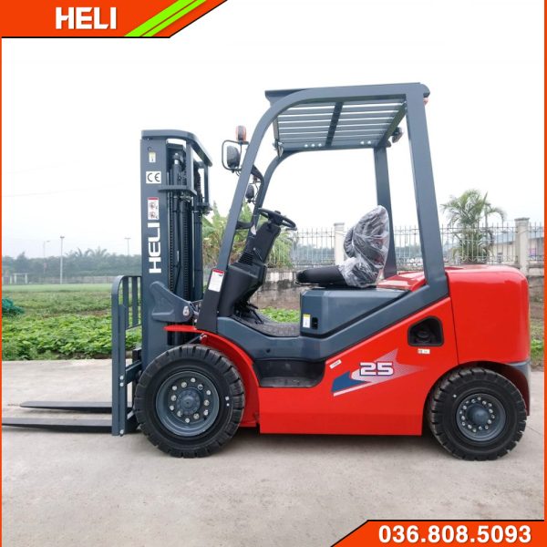 Ảnh thực tế Xe nâng dầu 2.5 tấn Heli