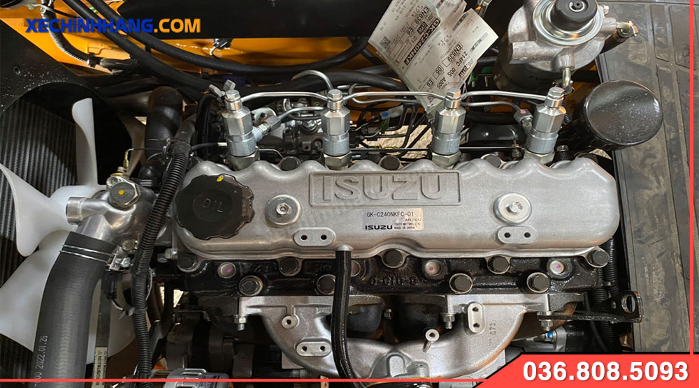 Khoang động cơ xe nâng dầu 2.5 tấn