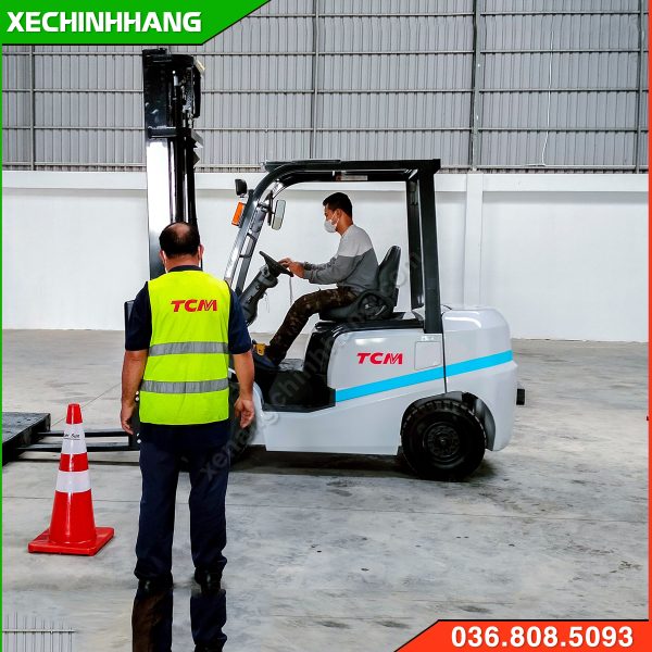 Vận hành xe nâng dầu 1.5 tấn TCM