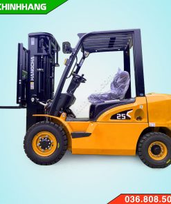 Xe nâng dầu 2.5 tấn