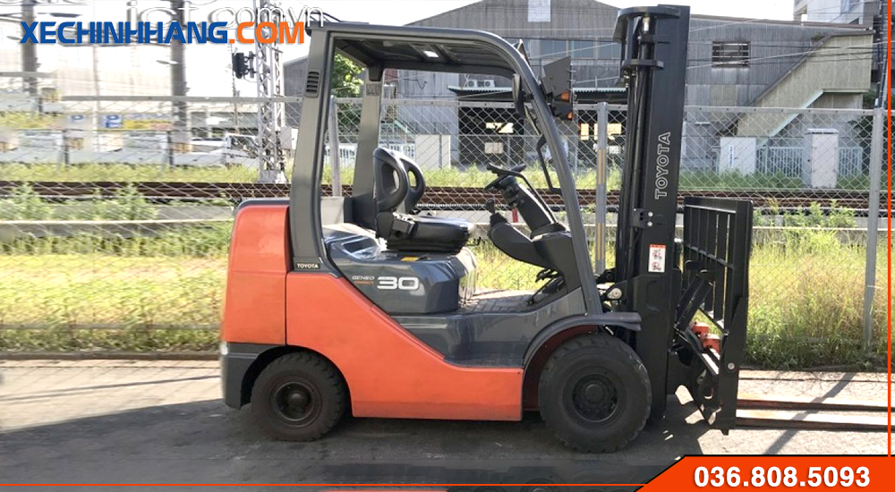 Xe nâng dầu 3 tấn Toyota mới