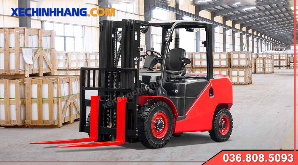 Xe nâng dầu 4 tấn Hangcha trong kho