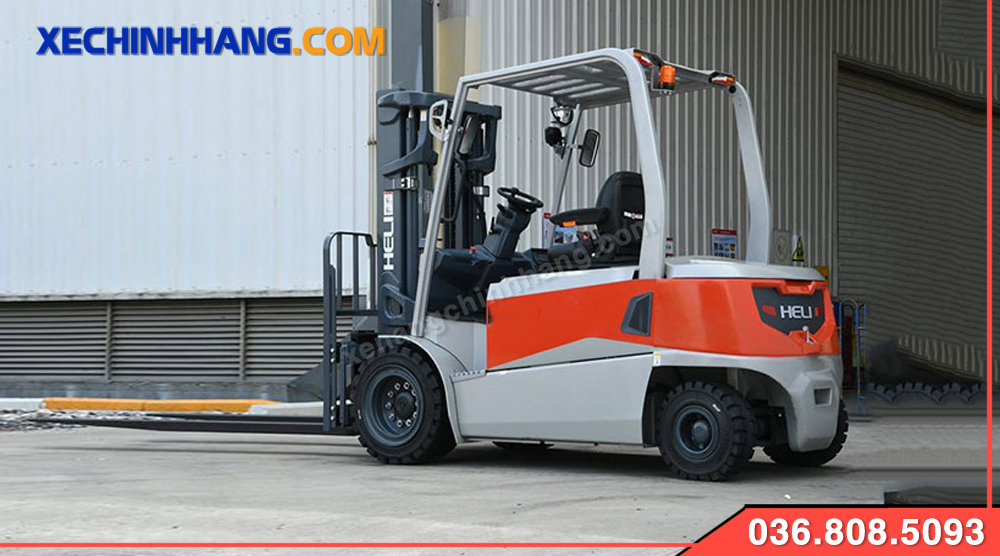 Xe nâng điện 4 tấn heli tại kho