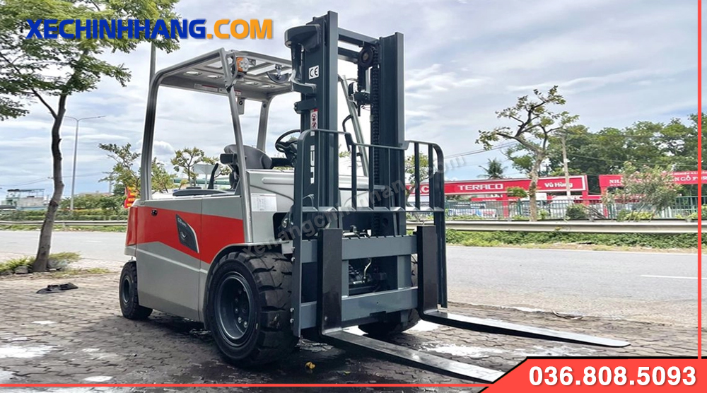 Xe nâng điện ngồi lái 4 tấn Heli