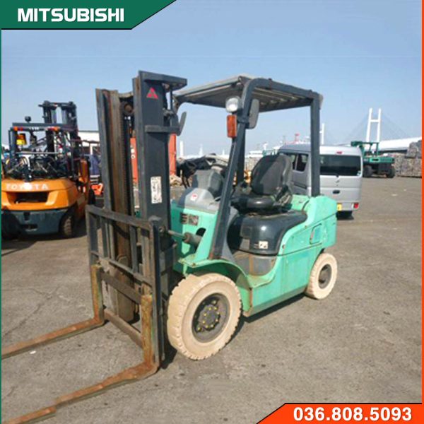 Xe nâng dầu misubishi 2 tấn cũ đời 2014