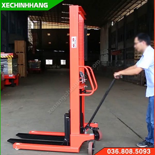 Xe nâng tay cao cũ 1 tấn