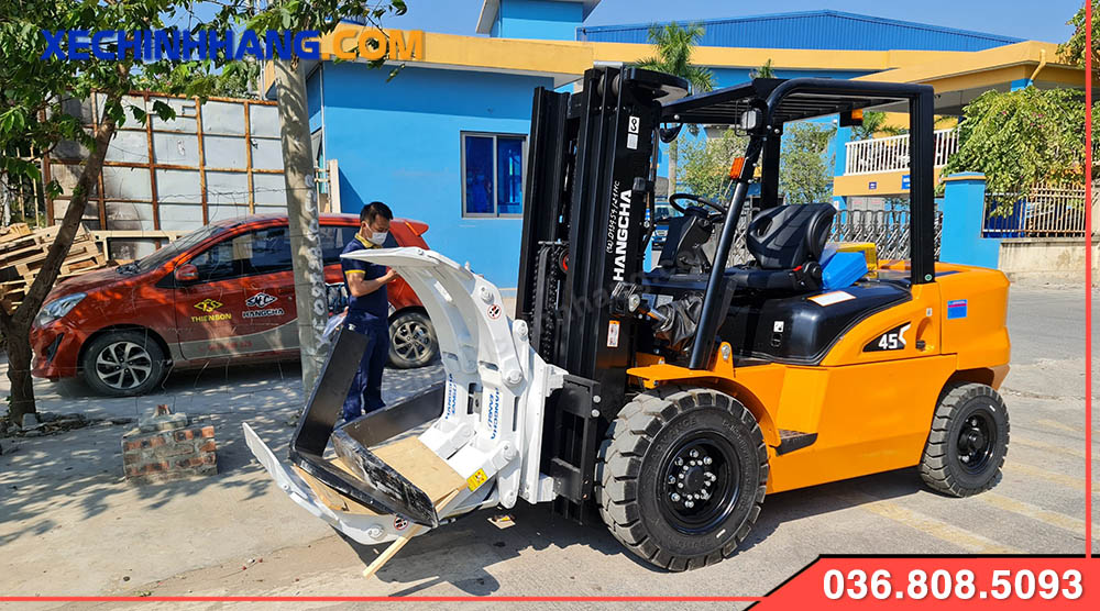 Xe nang kep tron 4.5 tan hangcha