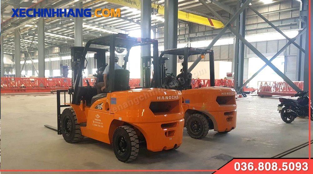 Bàn giao 2 xe nâng dầu 5 tấn dòng X Hangcha