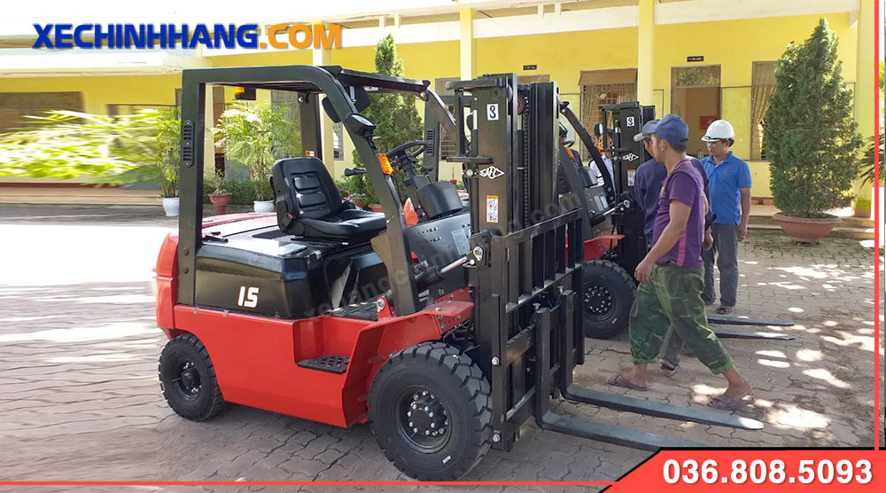 Bàn giao xe nâng dầu 1.5 tấn Hangcha