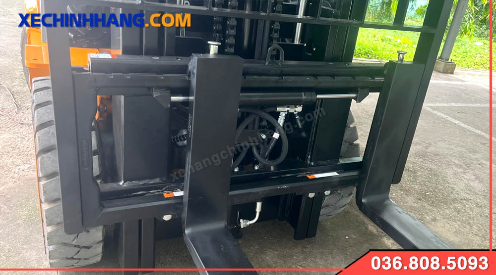 Xe nâng dầu 5 tấn Hangcha trang bị dịch giá