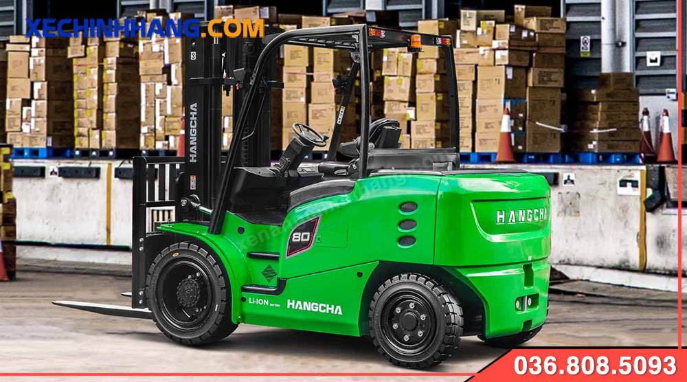 Xe nâng điện 8 tấn trong kho