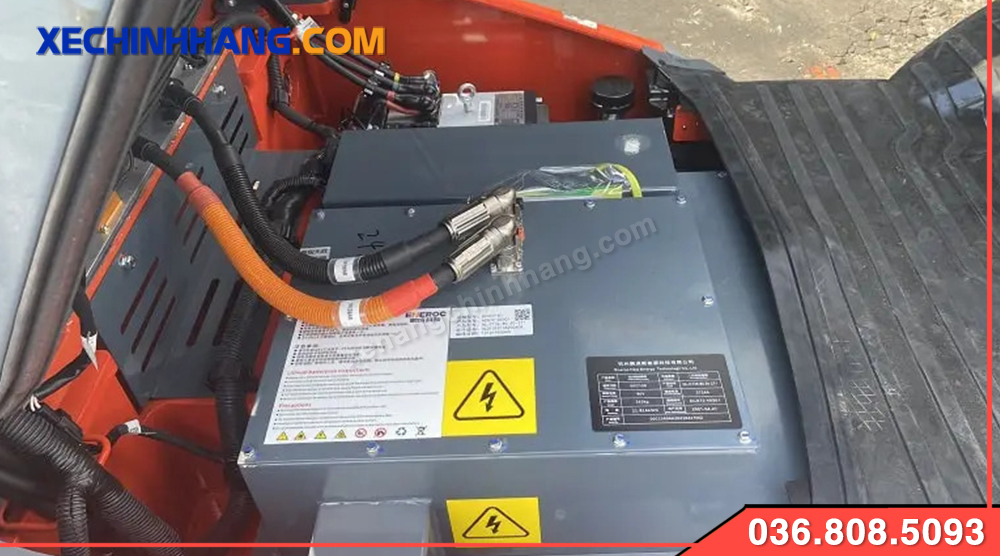 Pin Lithium-ion trên xe nâng điện Heli 2 tấn