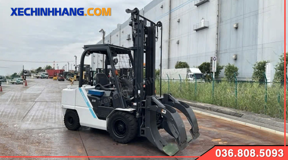 Xe nâng 6 tấn cũ Unicarries chạy dầu giá sêu tốt