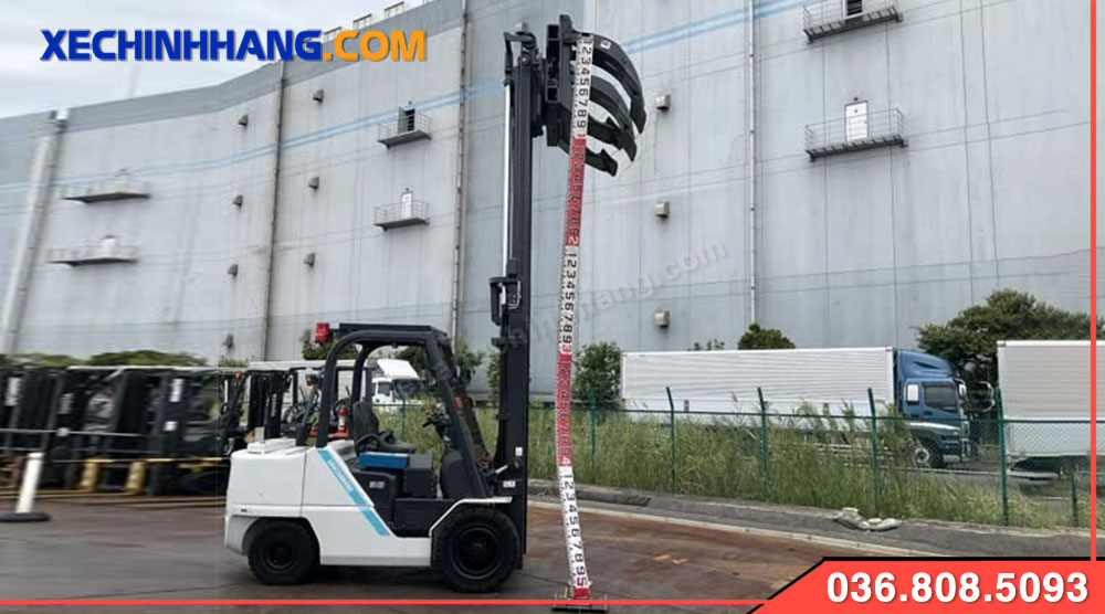 Xe nâng 6 tấn cũ Unicarries nâng cao 6m