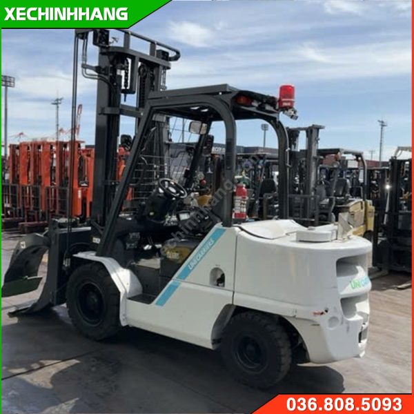 Xe nâng Unicarries 6 tấn cũ gắn kẹp tròn