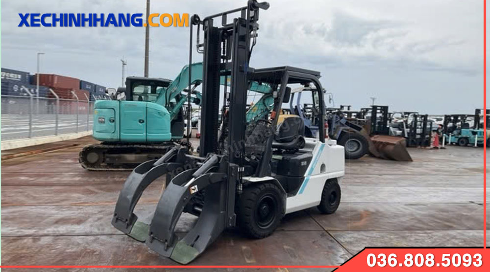 Xe nâng dầu 6 tấn cũ Unicarries đời 2017