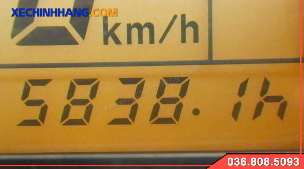 man hinh xe nang komatsu 1 tan cu