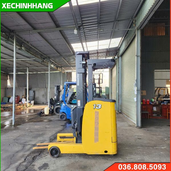 Reach truck đứng lái Komatsu 1.3 tấn