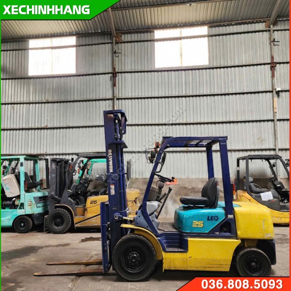 xe nâng dầu Komatsu 2.5 tấn