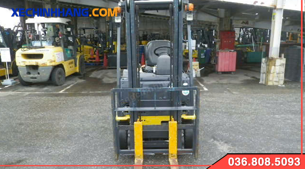 xe nang komatsu 1 tan cu gia tot