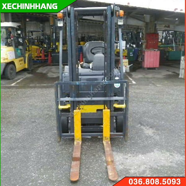 Phía trước Xe nâng điện Komatsu 1 tấn cũ