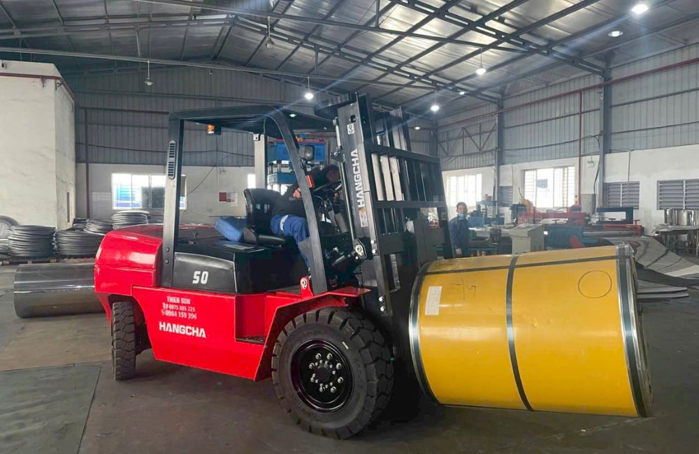 Ứng dụng xe nâng dầu 5 tấn trong nhiều lĩnh vực