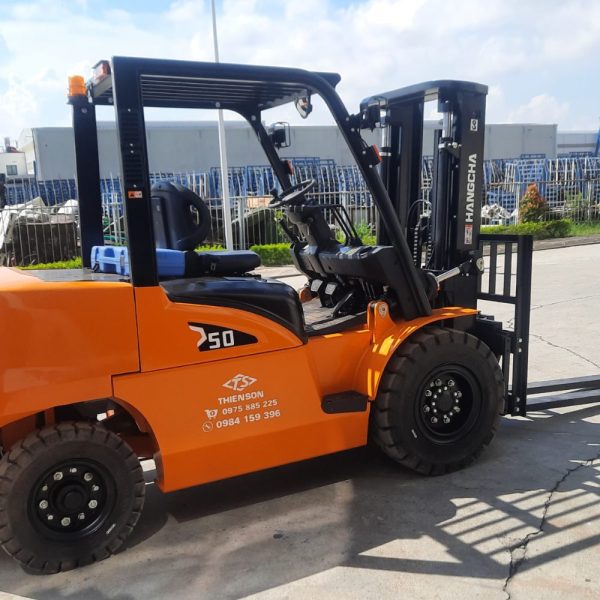 Xe nâng 5 tấn dầu