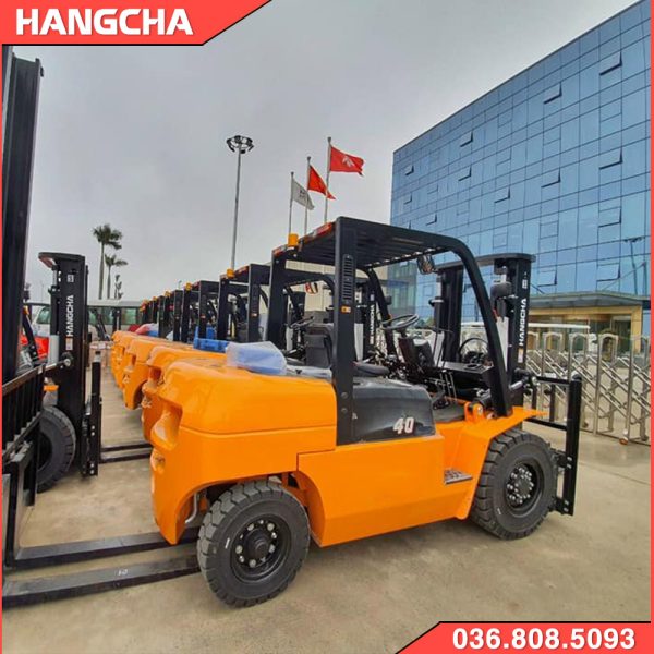 Bàn giao 10 xe nâng dầu 4 tấn