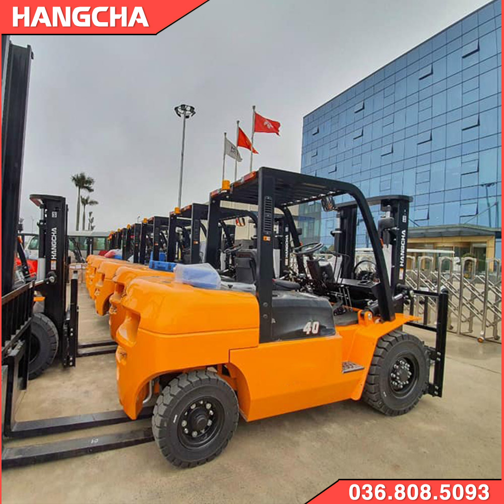 Bàn giao 10 xe nâng dầu 4 tấn