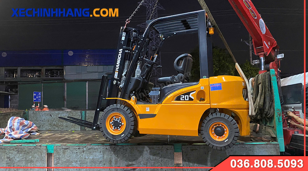 Bàn giao xe nâng dầu 2 tấn Hangcha mới