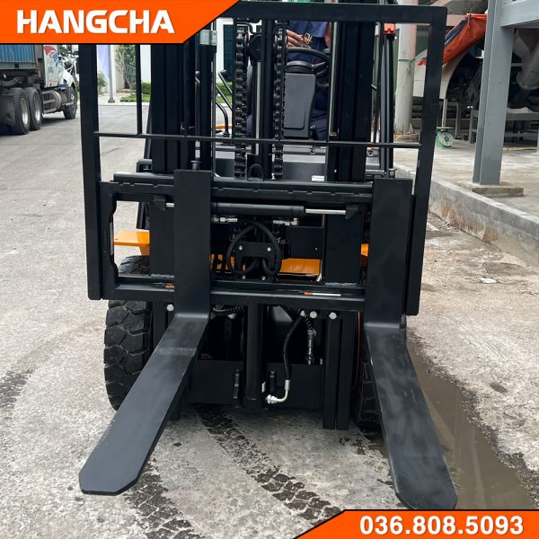 Dịch càng xe nâng dầu 2 tấn