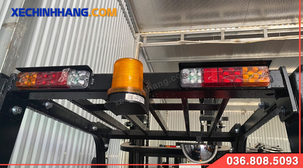 Hệ thống đèn cảnh bảo xe nâng dầu 4 tấn