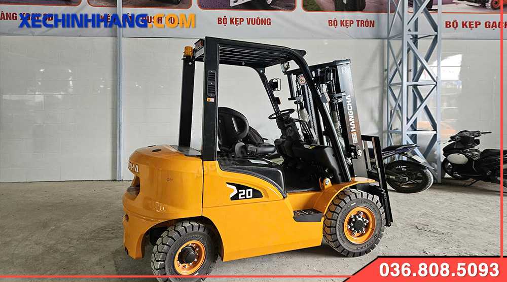 Xe nâng dầu 2 tấn Hangcha mới