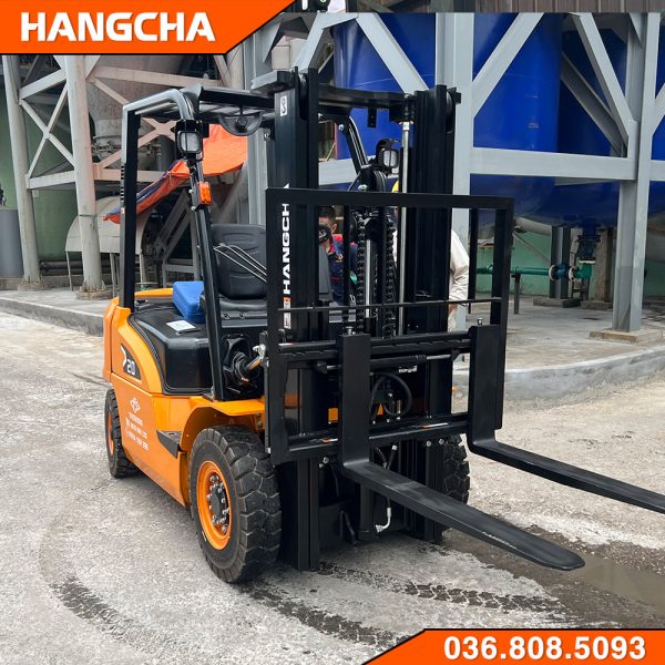 Xe nâng dầu 2 tấn hangcha tại kho